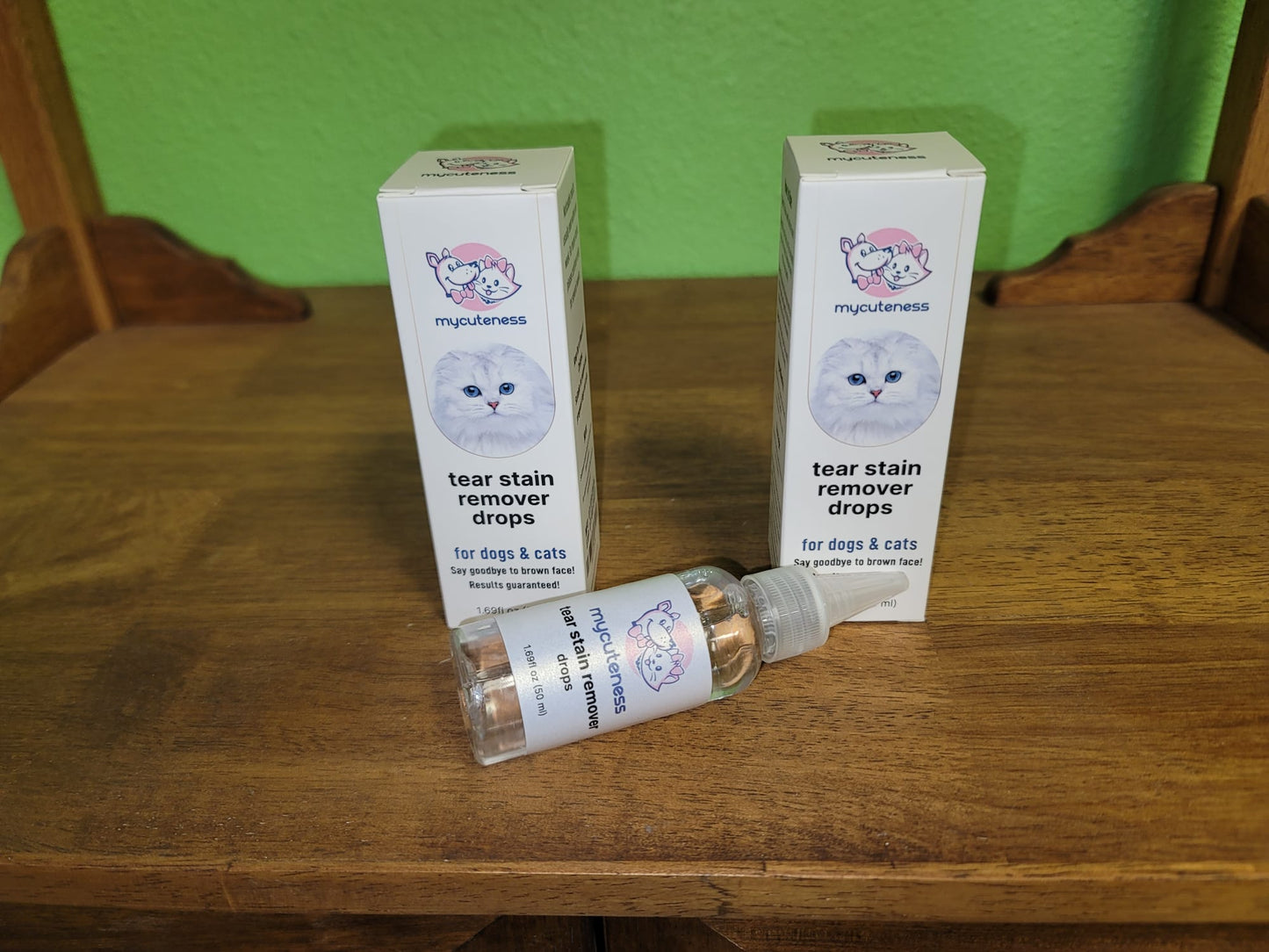 Before and after results of My Cuteness Pet Tear Stain on a kitten’s fur