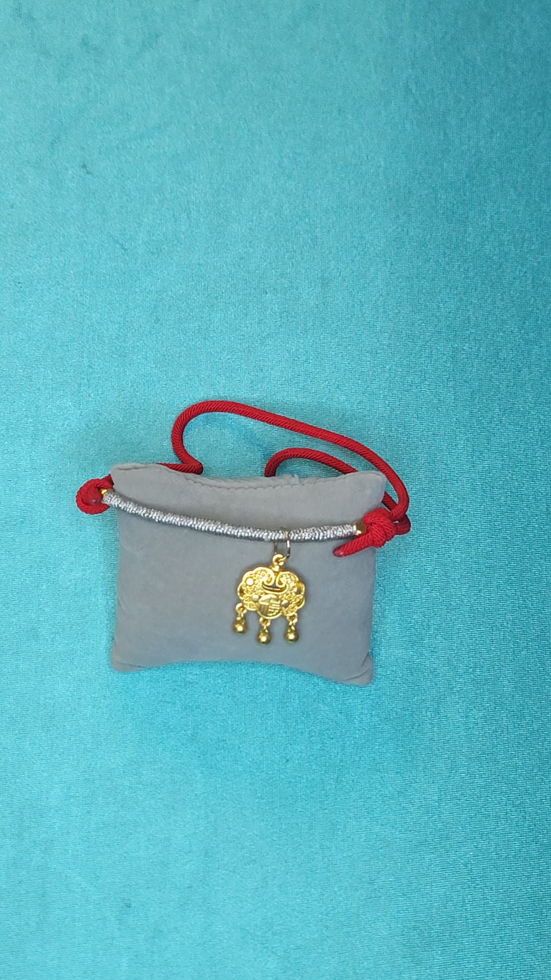 Premium custom pet necklace in luxury box