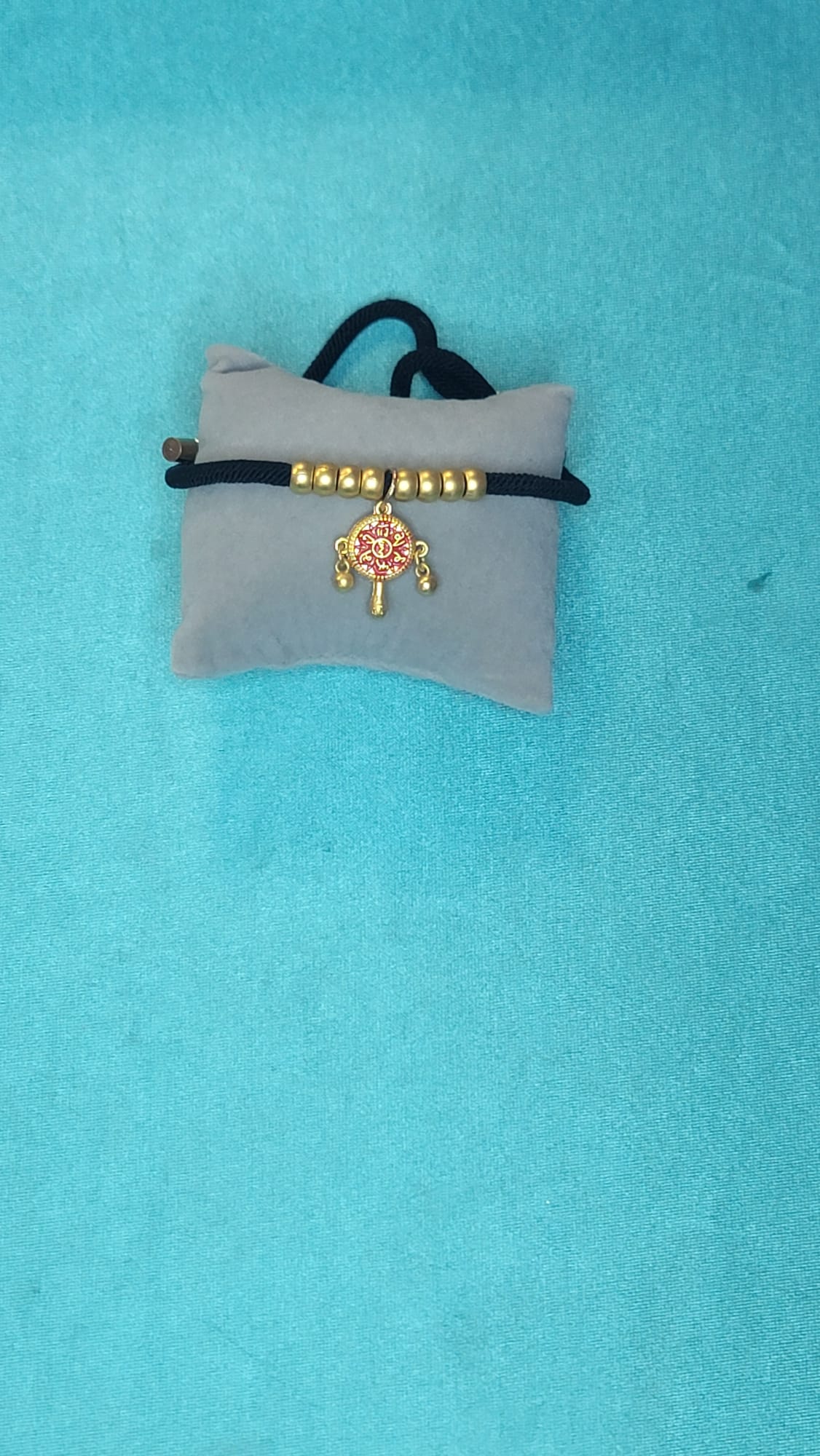 Close‑up of Custom Pet Necklace chain and personalized tag